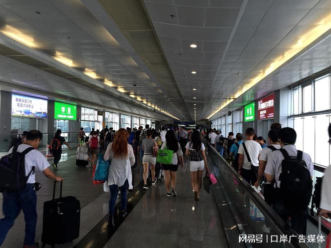 境必经通道灯箱广告牌有哪些爱游戏(ayx)福田口岸入(图1)